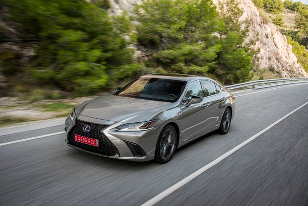 Lexus ES 2018. Carrosserie, extérieur. Berline, 7 génération