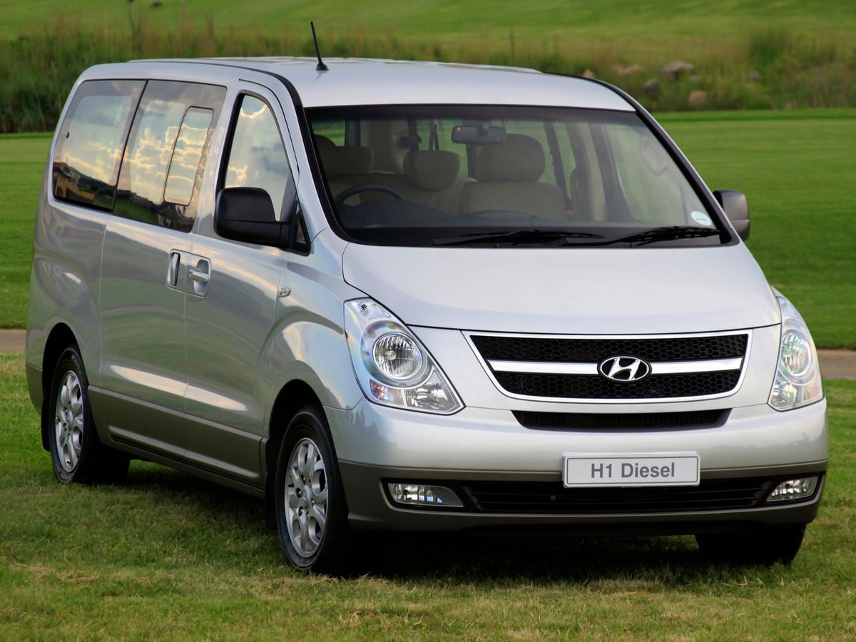 Hyundai i800 2015. Carrosserie, extérieur. Monospace, 2 génération, restyling