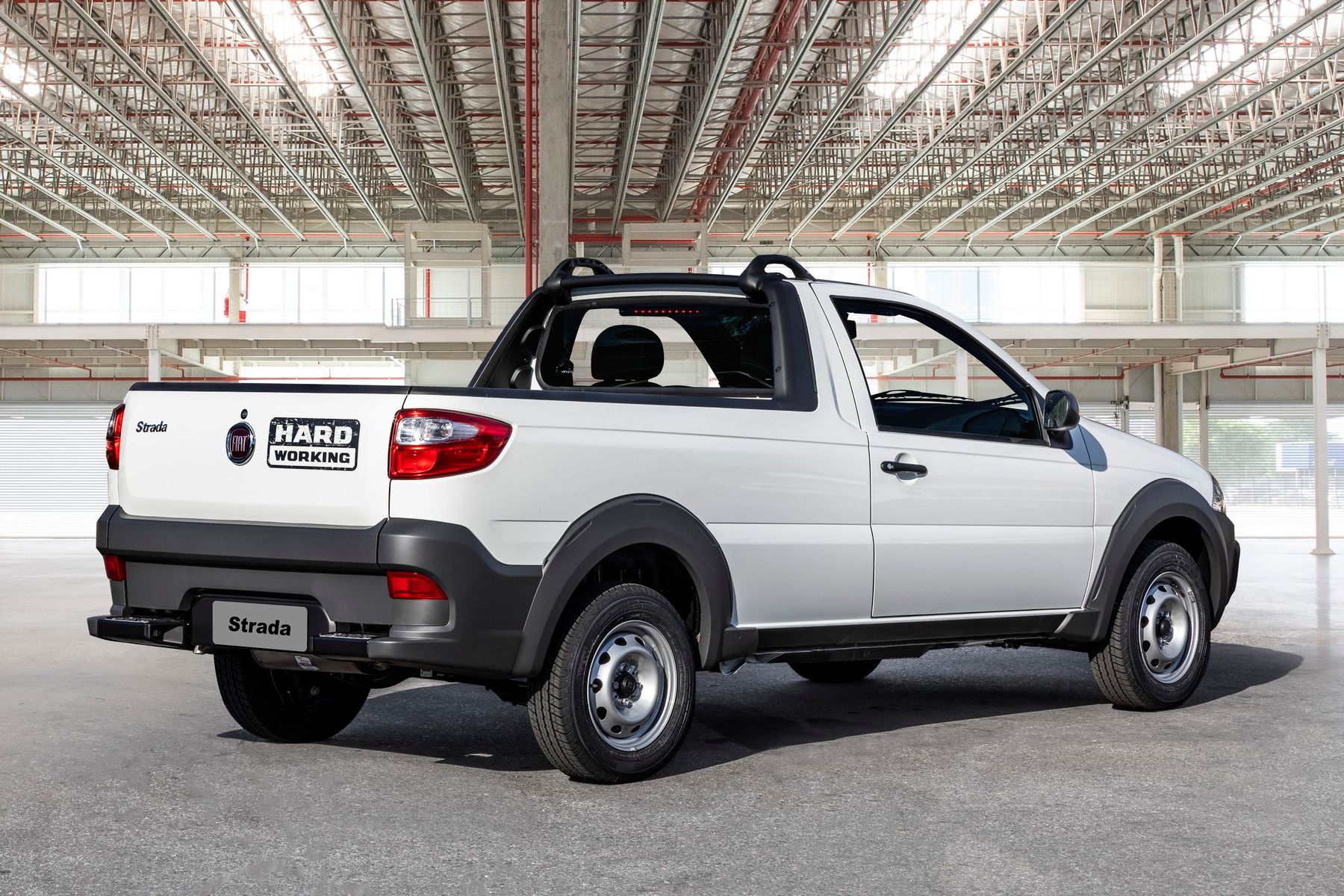 Strada. Пикап Fiat strada 2020. Фиат страда 2020. Fiat strada working. Fiat strada 278 Trunk Roof.