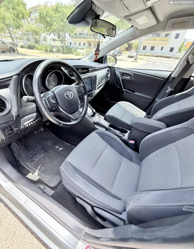 Toyota Auris 2nd hand, 2017