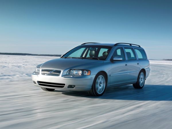 Вольво V70 2004. Кузов, экстерьер. Универсал 5 дв., 2 поколение, рестайлинг