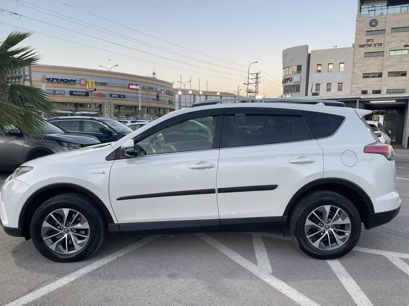 Toyota RAV4 с пробегом, 2018