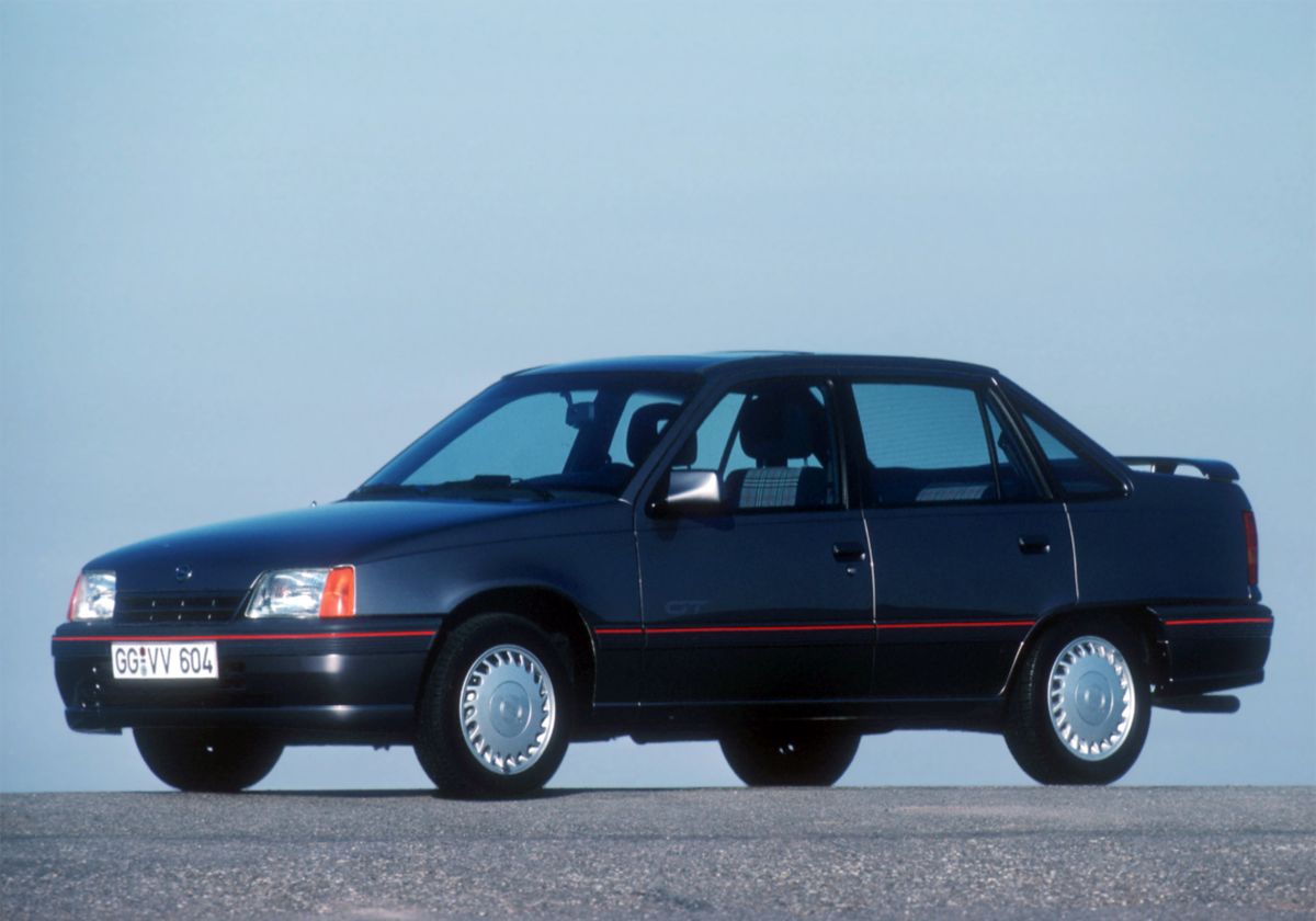 אופל קאדט 1989. מרכב, צורה. סדאן, 5 דור, שדרוג