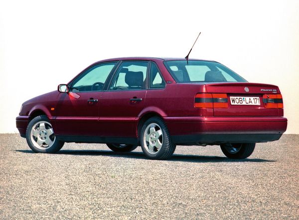 פולקסווגן פאסאט ‏1993. מרכב, צורה. סדאן, 4 דור
