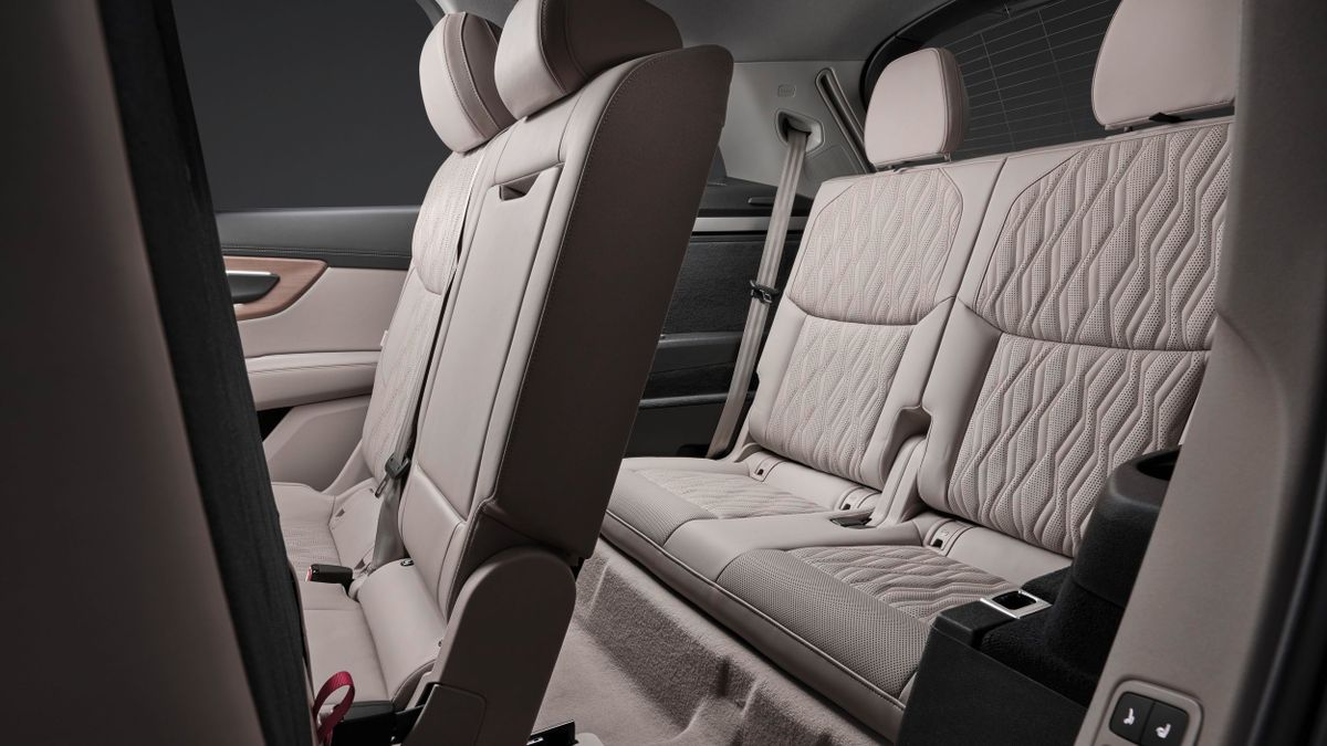 Audi Q7. Задние сидения.