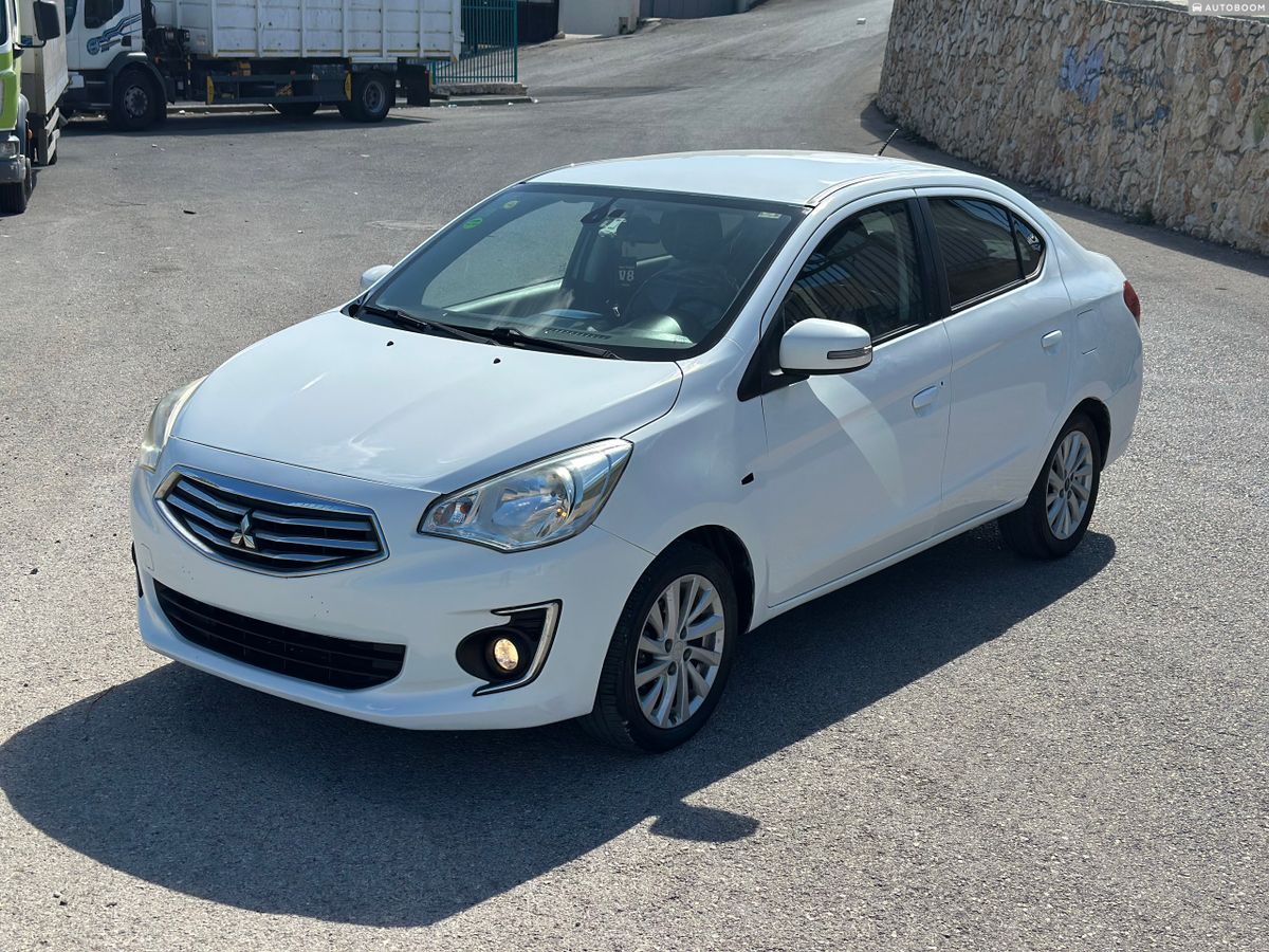 Mitsubishi Attrage 2ème main, 2015