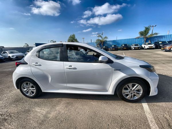 Toyota Yaris с пробегом, 2021, частная рука