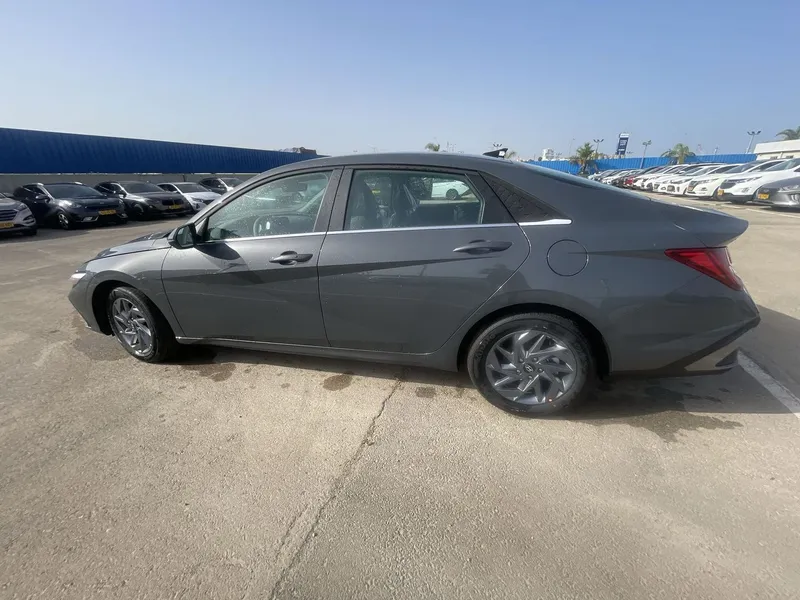 Hyundai Elantra new car, 2024