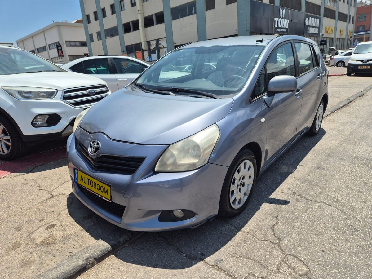 Toyota Verso 2nd hand, 2011