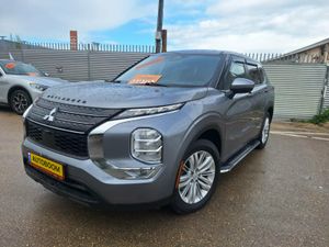 Mitsubishi Outlander, 2023, photo