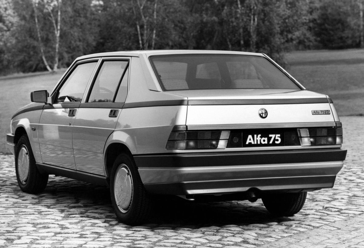 Alfa Romeo 75 1985. Carrosserie, extérieur. Berline, 1 génération