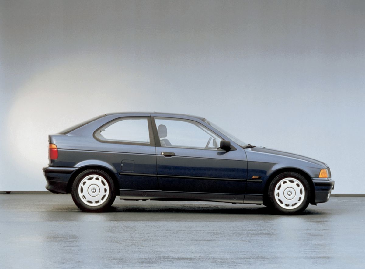 ב.מ.וו סדרה 3 ‏1990. מרכב, צורה. האצ'בק 3 דלתות, 3 דור
