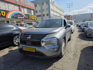 Mitsubishi Outlander, 2023, photo