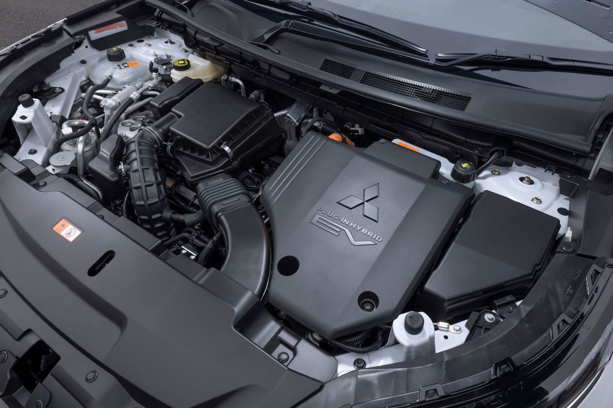 Mitsubishi Outlander 2021. Engine. SUV 5-doors, 4 generation