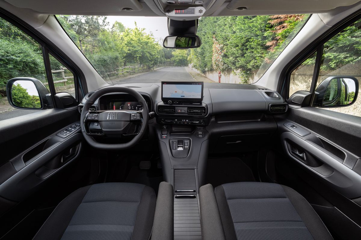 Fiat Doblo 2023. Передние сидения. Компактвэн, 3 поколение, рестайлинг 1