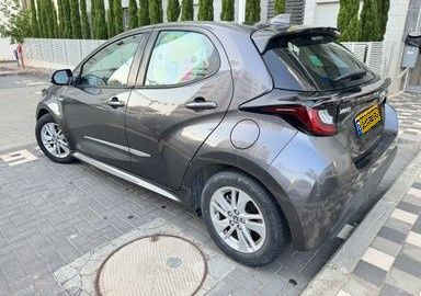 Toyota Yaris 2nd hand, 2021