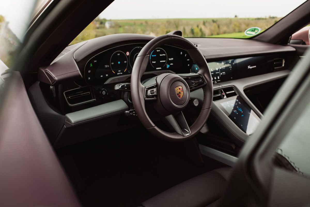 Porsche Taycan 2019. Dashboard. Estate 5-door, 1 generation