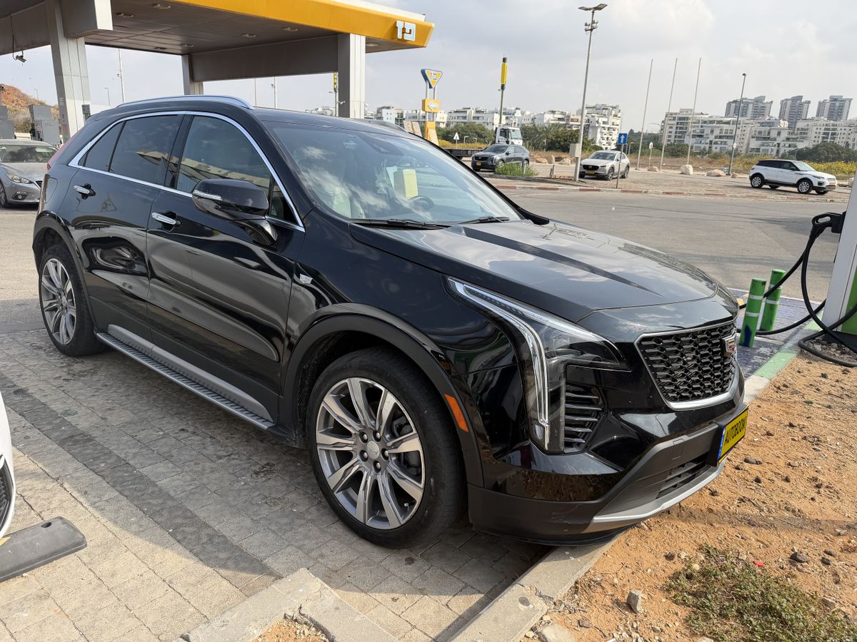 Cadillac XT4 2nd hand, 2022, private