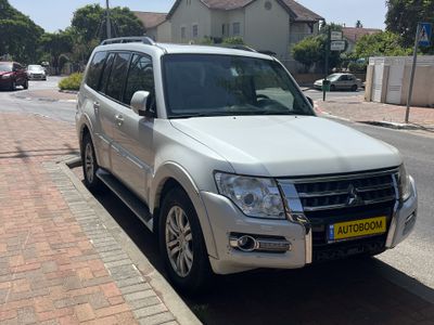 Mitsubishi Pajero 2ème main, 2016, main privée