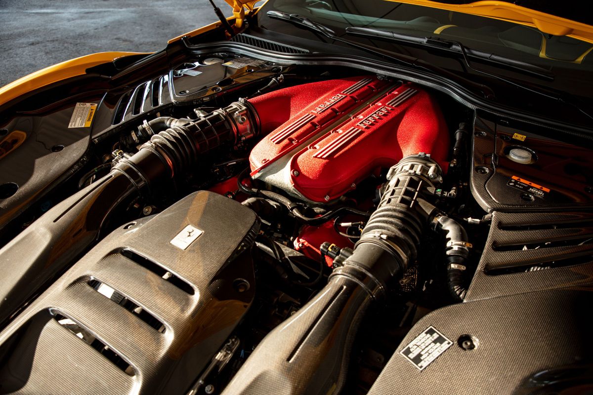 Ferrari 812. Engine.