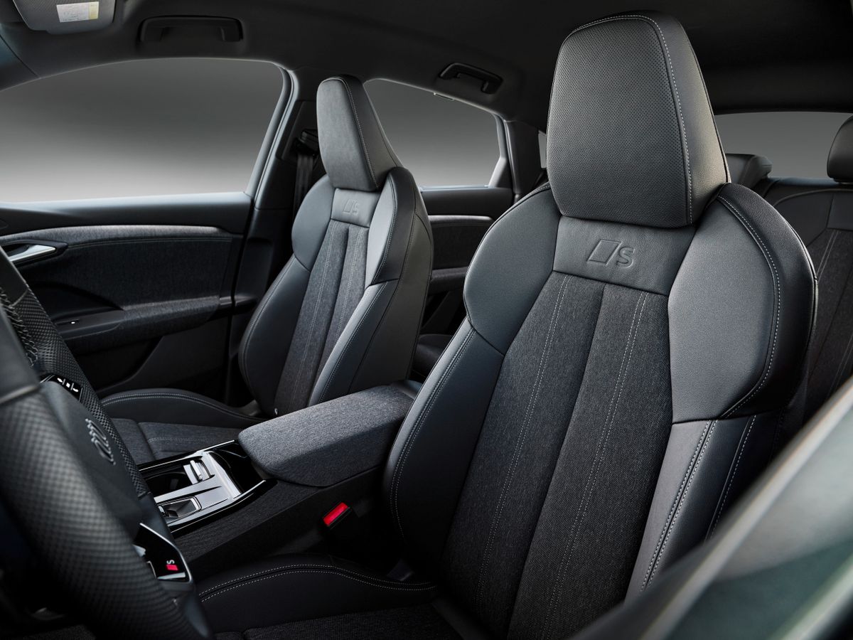 Audi Q6 Sportback e-tron 2024. Передние сидения. Кроссовер Купе, 1 поколение