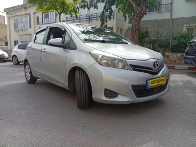 Toyota Yaris, 2014, photo