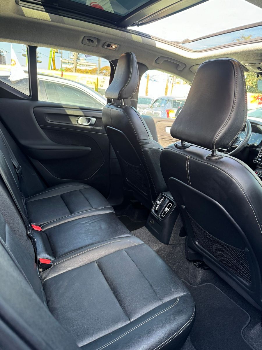 Volvo XC40 2nd hand, 2021