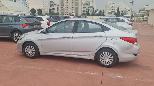 Hyundai i25 с пробегом, 2013