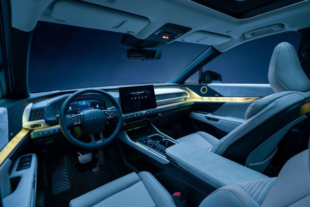 Lexus. Передние сидения.