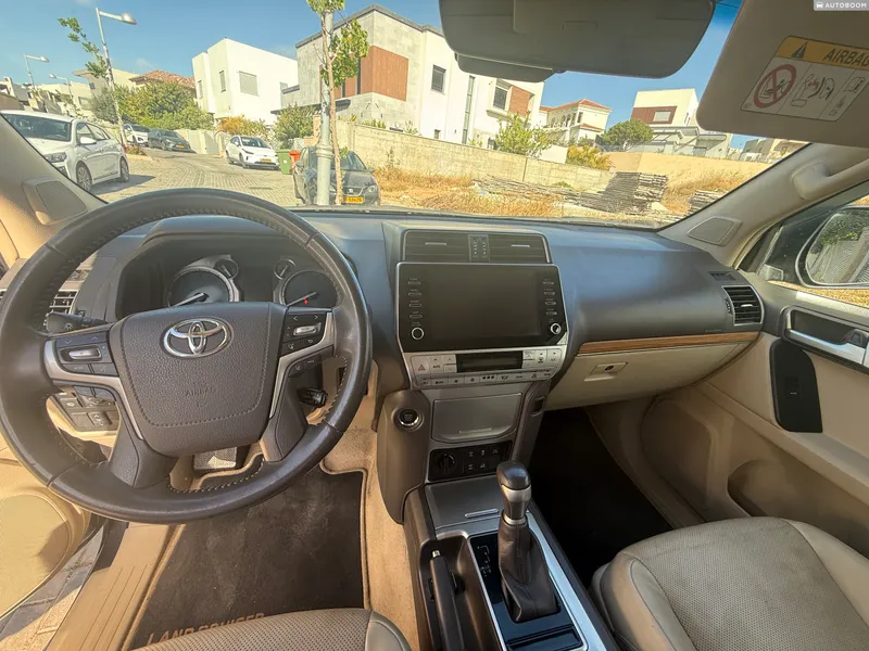 Toyota Land Cruiser Prado 2nd hand, 2022, private