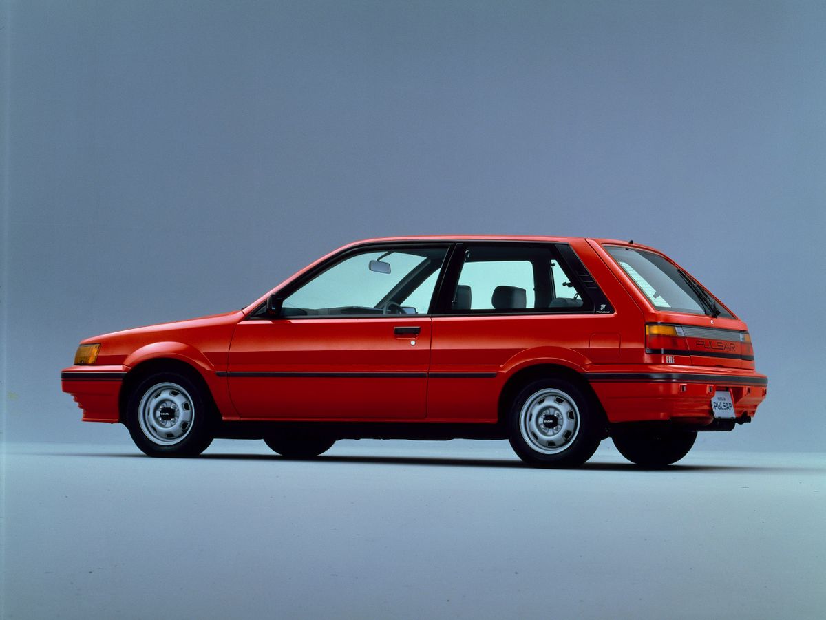 ניסאן פולסר 1986. מרכב, צורה. מיני 3 דלתות, 3 דור
