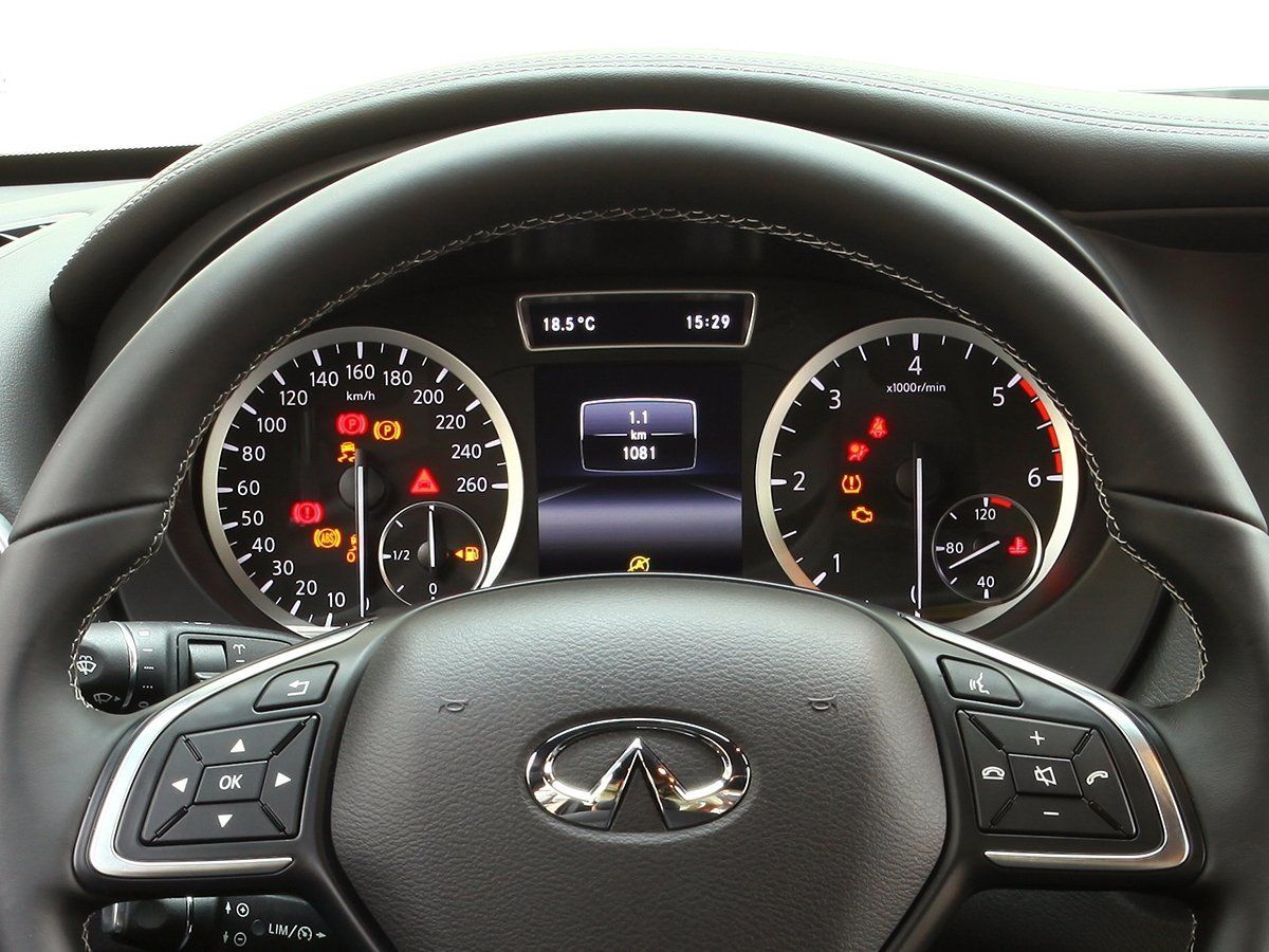 Infiniti Q30 2015. Dashboard. Hatchback 5-door, 1 generation