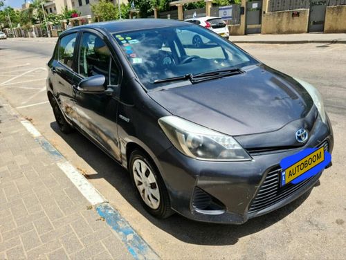 Toyota Yaris, 2012, фото