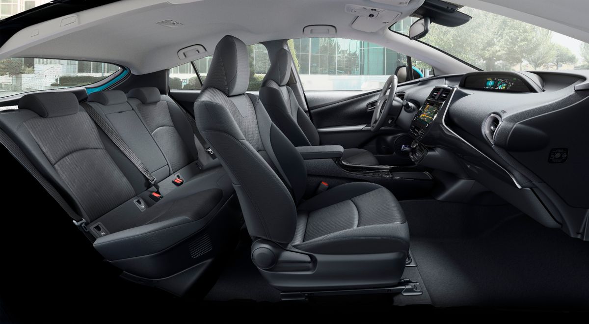 Toyota Prius Plug-In 2016. Intérieur. Liftback, 4 génération