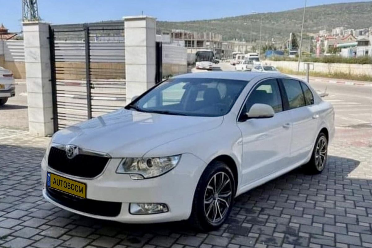 Škoda Superb 2ème main, 2013, main privée