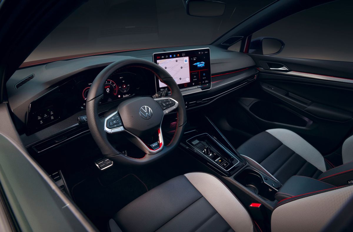 Фольксваген Гольф GTI 2024. Передние сидения. Хэтчбек 5 дв., 8 поколение, рестайлинг