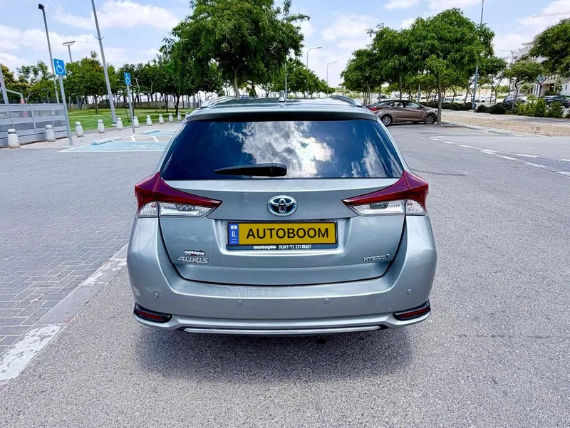 Toyota Auris 2nd hand, 2017