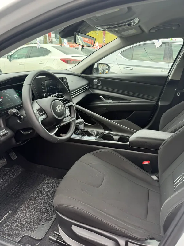 Hyundai Elantra с пробегом, 2024