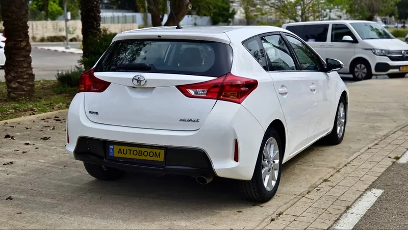Toyota Auris 2ème main, 2013