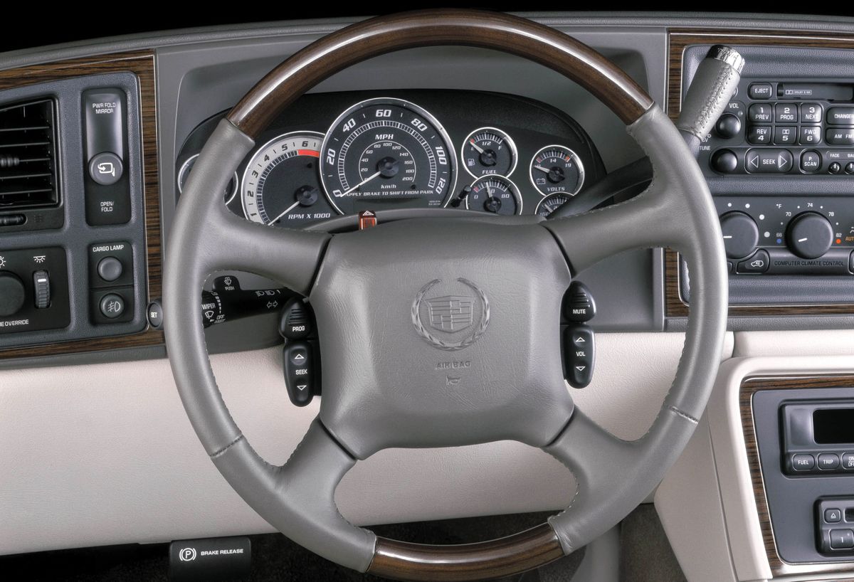 Cadillac Escalade 2001. Tableau de bord. VUS 5-portes, 2 génération