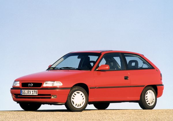 אופל אסטרה ‏1994. מרכב, צורה. האצ'בק 3 דלתות, 1 דור, שדרוג 1