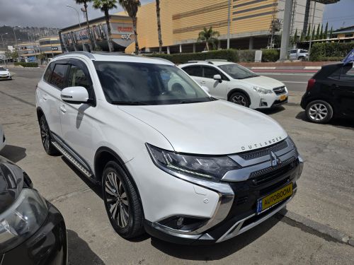 Mitsubishi Outlander, 2019, photo