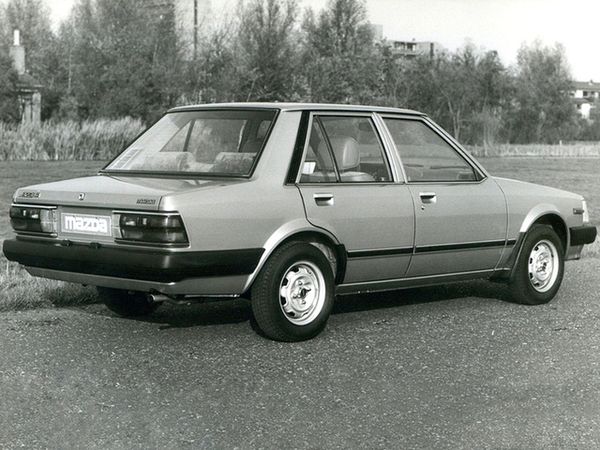 Mazda 323 Lantis 1980. Carrosserie, extérieur. Berline, 2 génération