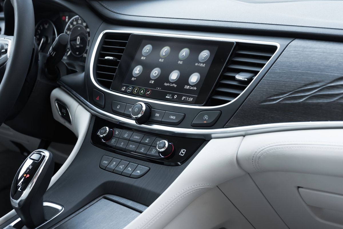 Buick LaCrosse 2019. Center console. Sedan, 3 generation, restyling 1