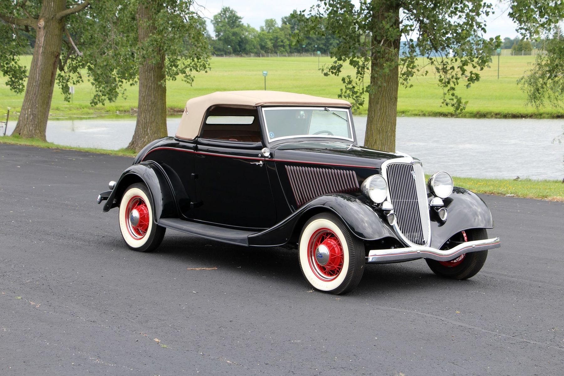 Ford v8. Ford v8 model 40. Форд v8 кабриолет. Форд v8 Glasser Cabriolet 1935. 1934 Ford v8 Deluxe Tudor sedan (40-700).