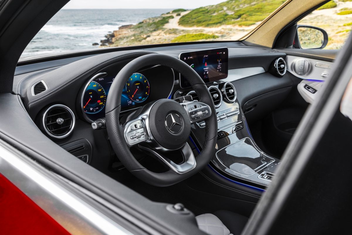 Mercedes GLC Coupe 2019. Tableau de bord. VUS Coupé, 1 génération, restyling