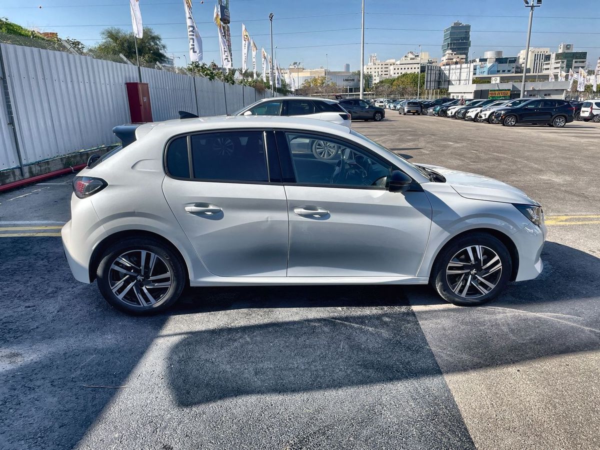 Peugeot 208 2nd hand, 2022, private hand