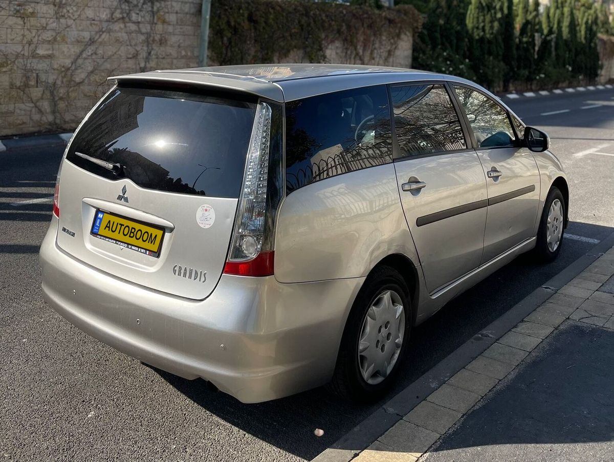 Mitsubishi Grandis 2ème main, 2011, main privée