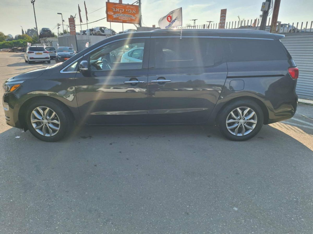 Kia Carnival 2nd hand, 2020, private hand