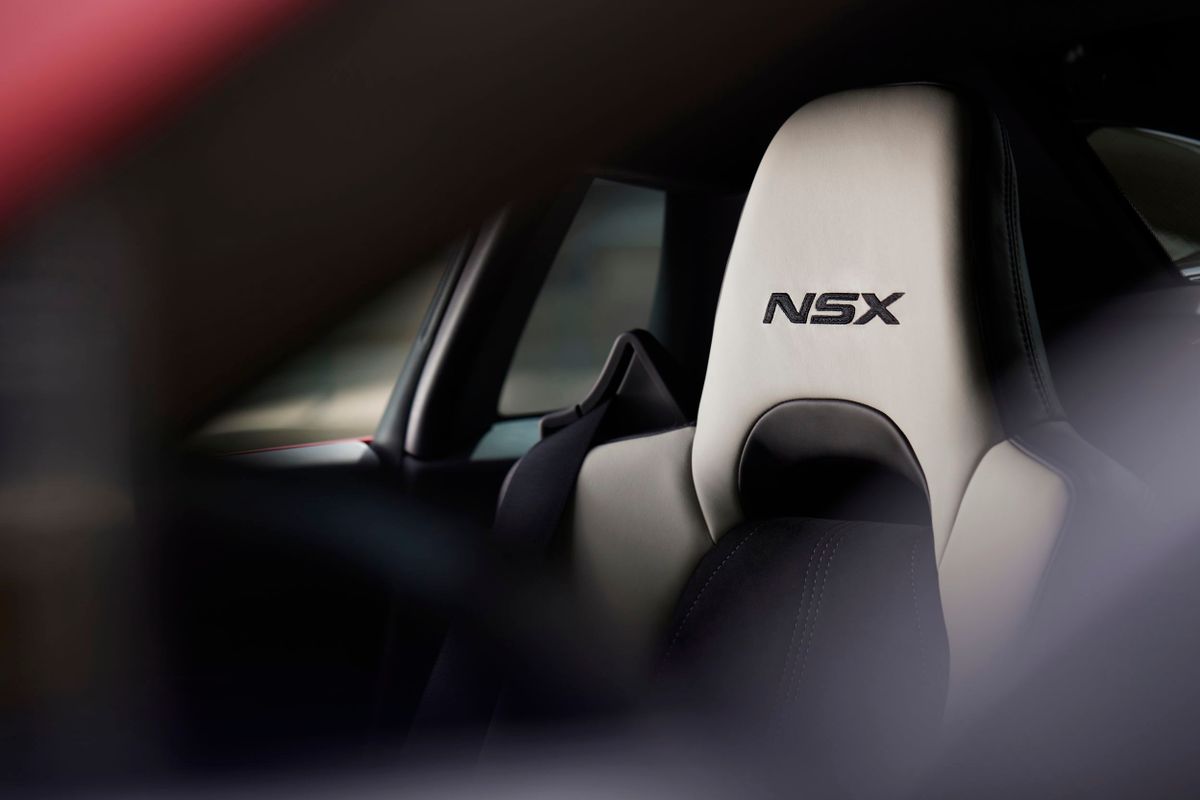 Акура NSX 2015. Передние сидения. Купе, 2 поколение